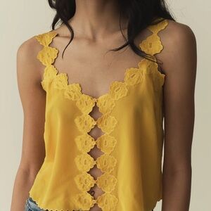 Doen Flores Top in Goldenrod